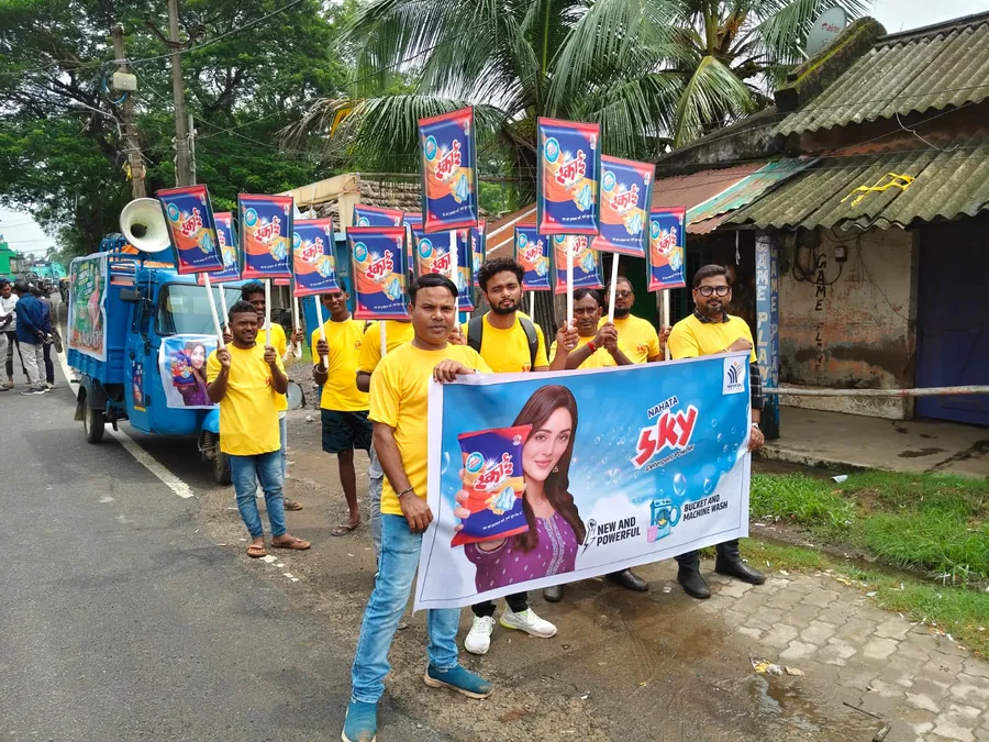 Road show team with the Nahata Sky van